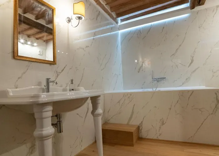 The Rose Apartment *